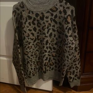 Chic Leopard Patterned Knit Sweater